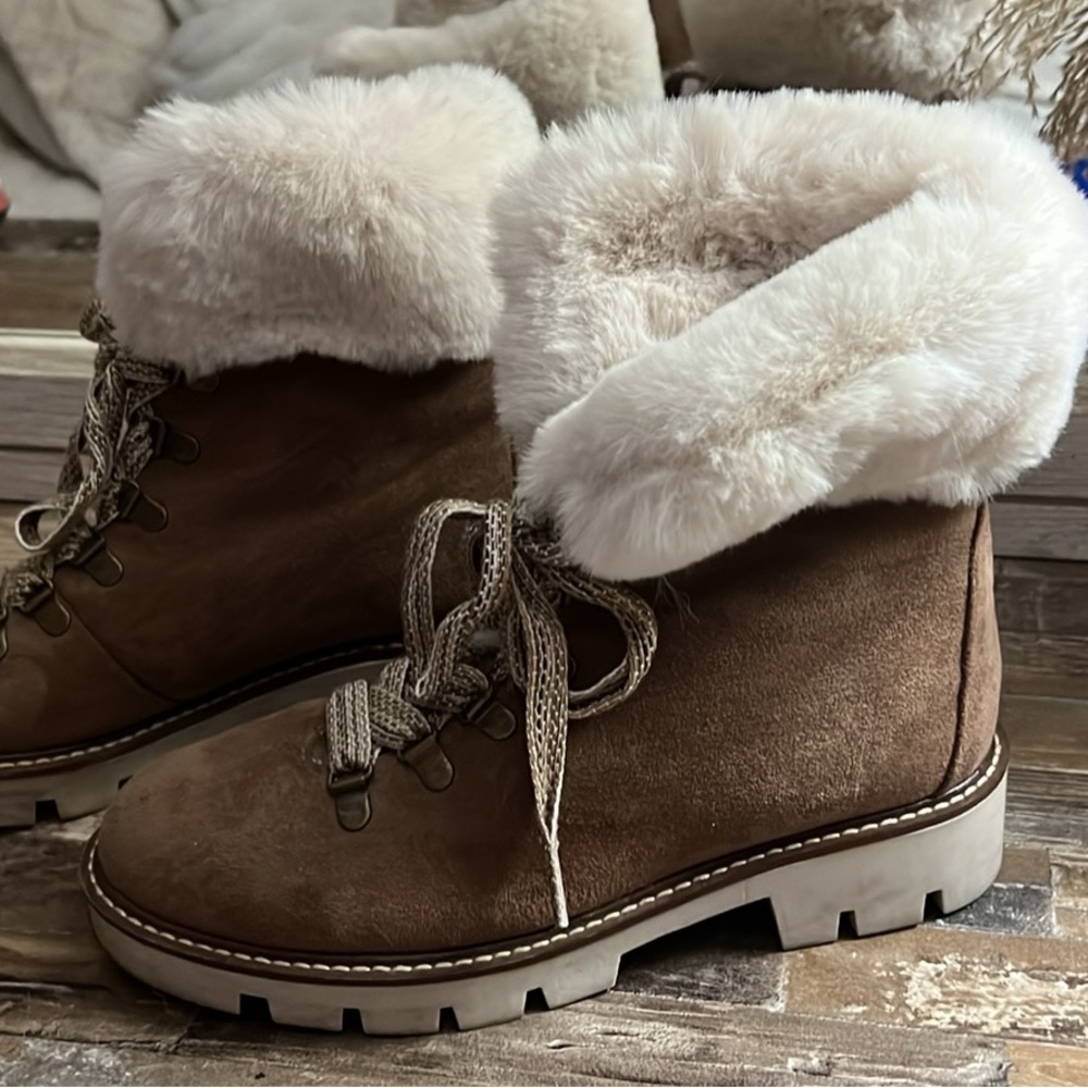 White Mountain Brown Lace Up Boots with Faux Fur Trim